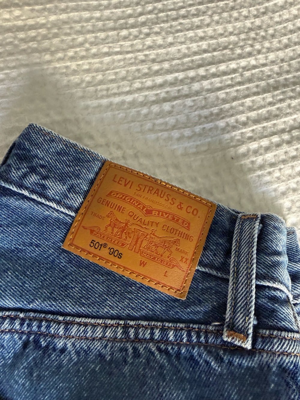 Levi's Women’s 501 90s Denim Jeans - Picture 2 of 4